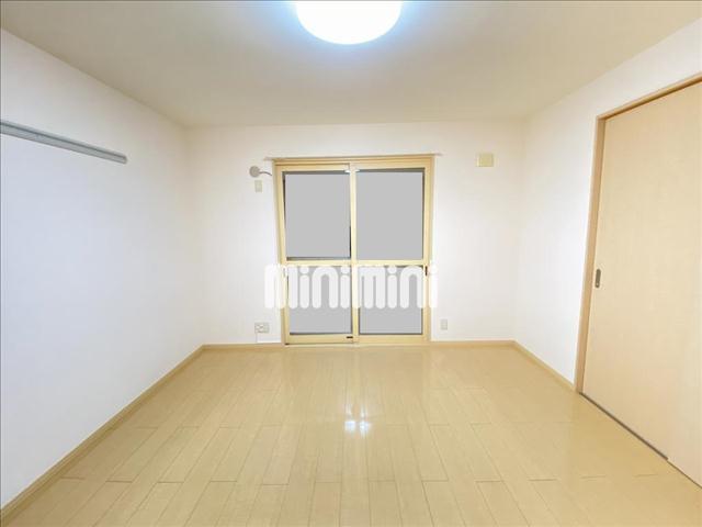 収納　フローリングのお部屋です