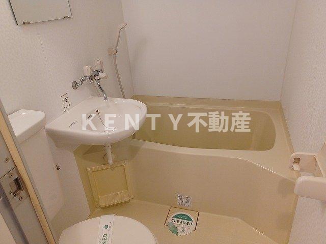 バス・シャワールーム　コンパクトで使いやすいお風呂です