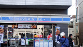 コンビニ　ローソン 新宿荒木町店（コンビニ）まで473m