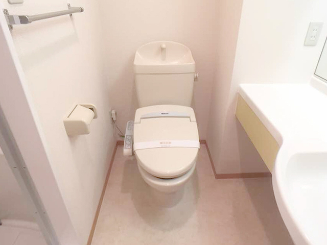 トイレ　温水洗浄暖房便座