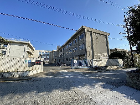 小学校　高砂市立小学校曽根小学校（小学校）まで447m