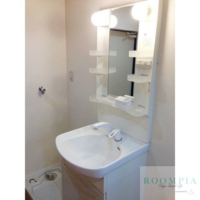 洗面設備　収納付き洗面台