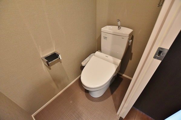 トイレ　温水洗浄便座