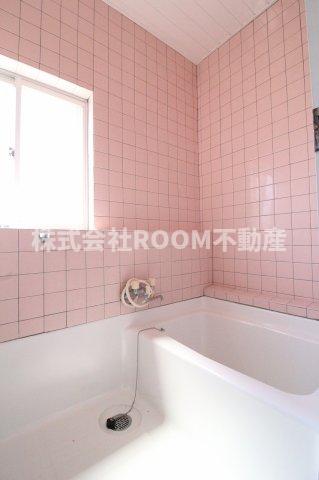 バス・シャワールーム　コンパクトで使いやすいお風呂です