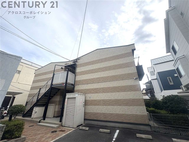建物外観　宅配BOX付きで不在時も安心！