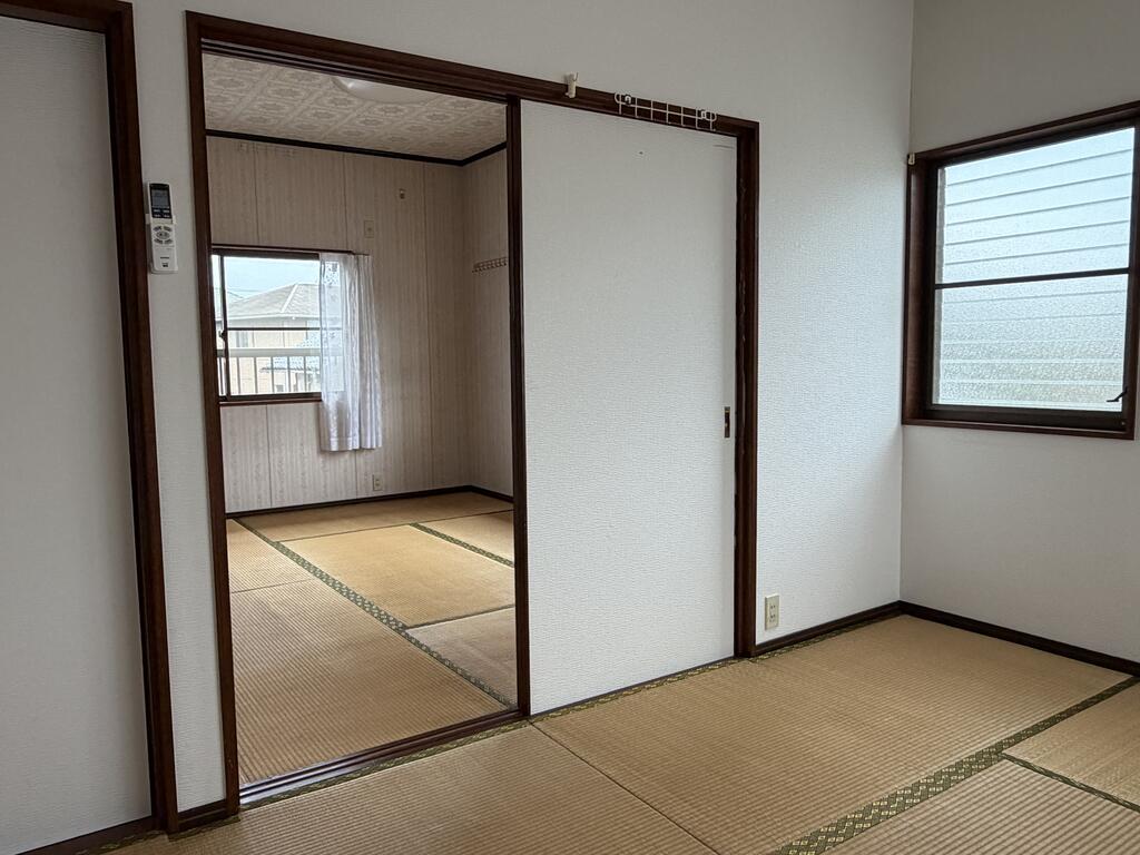 片島町片岡貸家の居間写真