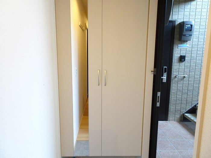 玄関　姿見付シューズボックス
