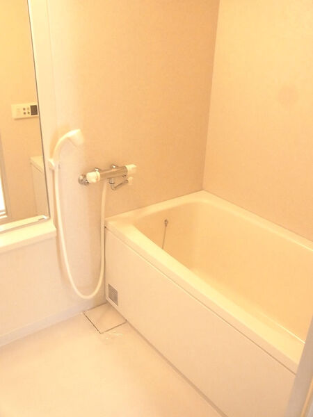 バス・シャワールーム　同建物内　別住戸参考写真