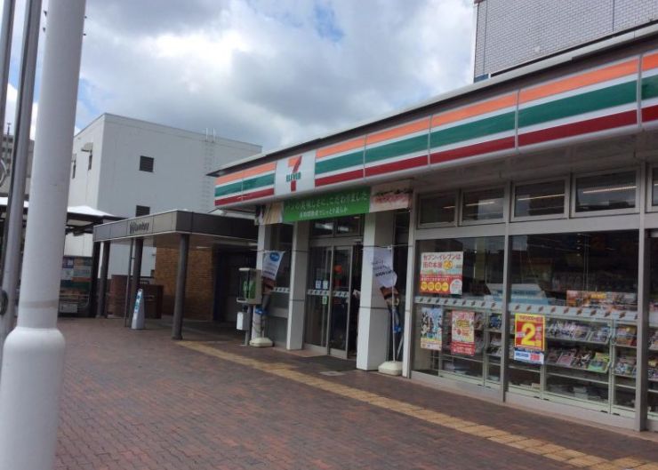 コンビニ　セブンイレブン八潮PA店（コンビニ）まで373m