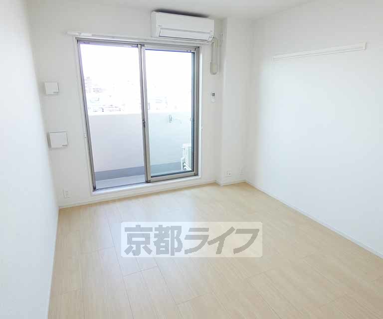 居室・リビング　エアコン付きのお部屋です。