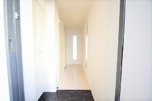玄関　仕様・設備は現況と異なる場合があります。現況優先。