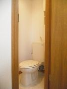 トイレ　同物件別部屋写真