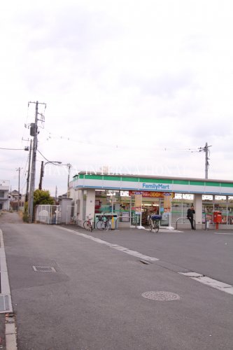 飲食店　ファミリーマート（飲食店）まで913m