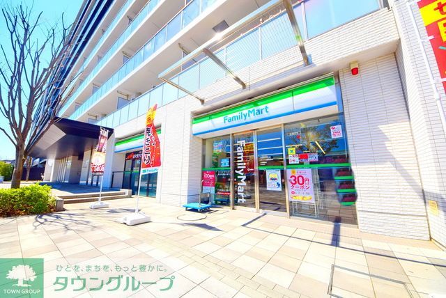 コンビニ　ファミリーマートシティテラス横濱和田町店（コンビニ）まで590m