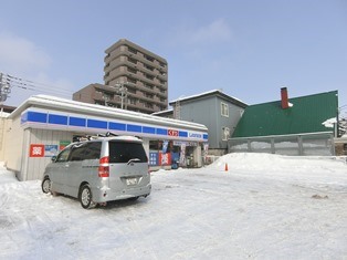 コンビニ　ローソン札幌本郷通十三丁目店（コンビニ）まで101m