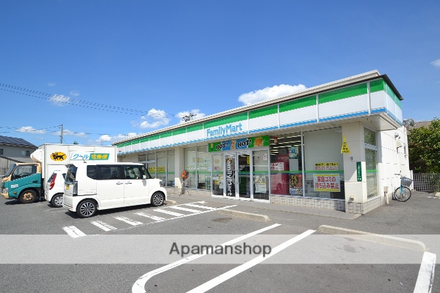 コンビニ　ファミリーマート（コンビニ）まで196m