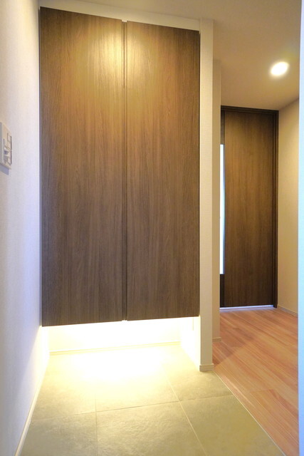 玄関　※写真は同タイプ住戸です。