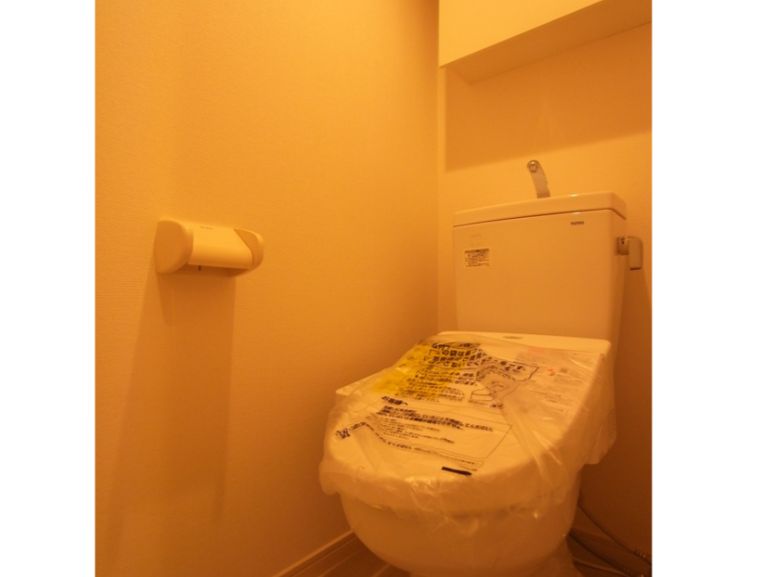 トイレ　落ち着いた色調のトイレです
