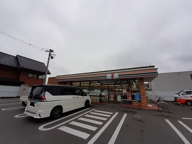 コンビニ　セブンイレブン前橋西片貝２丁目（コンビニ）まで280m
