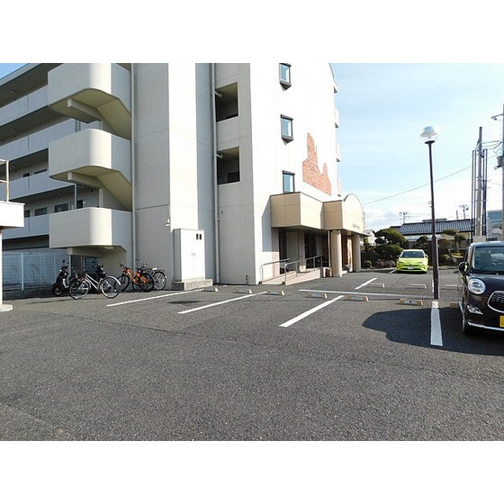 駐車場　５，０００円／月
