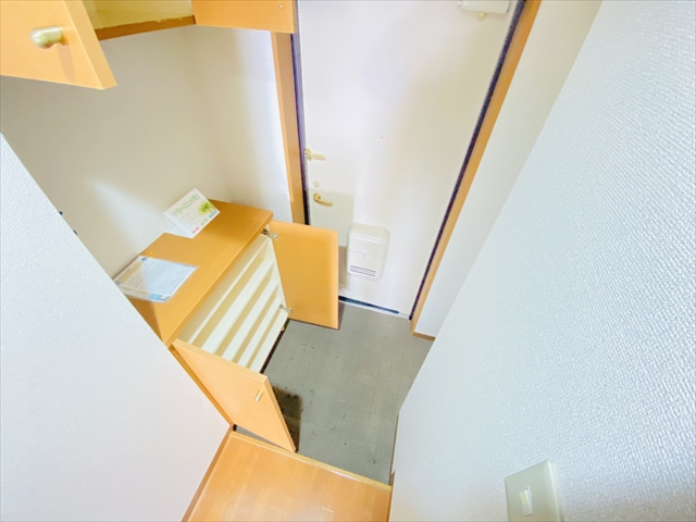 玄関　同一建物内別のお部屋の内装写真転載