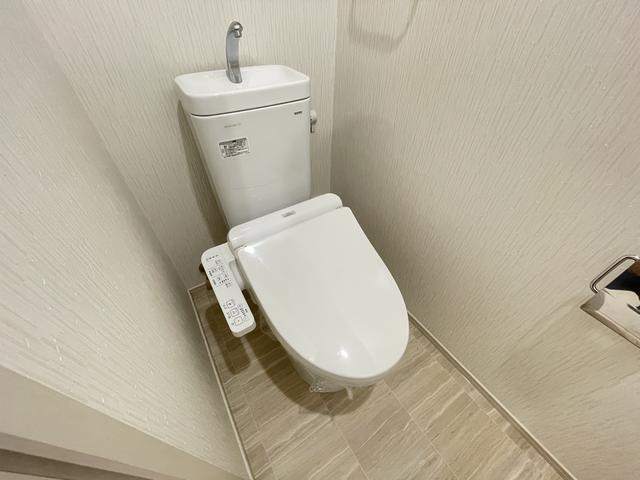 トイレ　温水洗浄便座