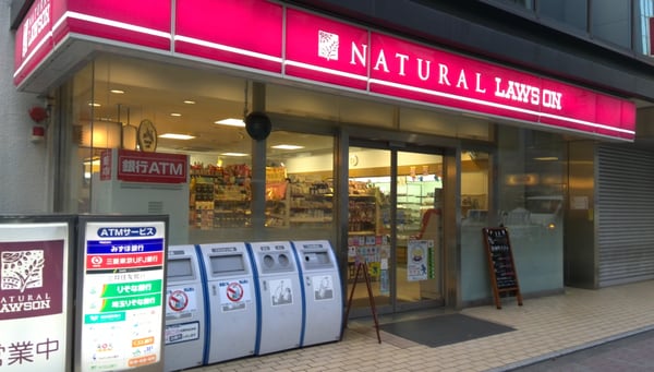 コンビニ　ナチュラルローソン銀座二丁目店（コンビニ）まで83m
