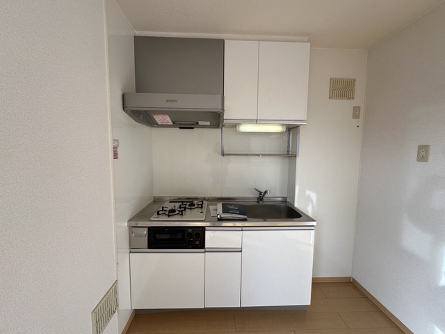 キッチン　別部屋参考写真です