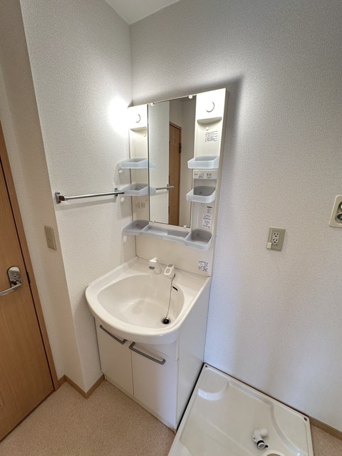 洗面設備　別部屋参考写真です