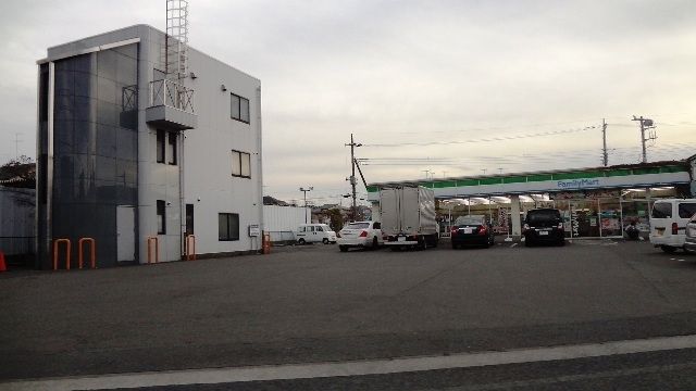 コンビニ　ファミリーマート白井（コンビニ）まで1024m