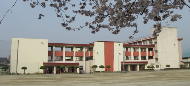 小学校　前橋市立荒牧小学校（小学校）まで924m