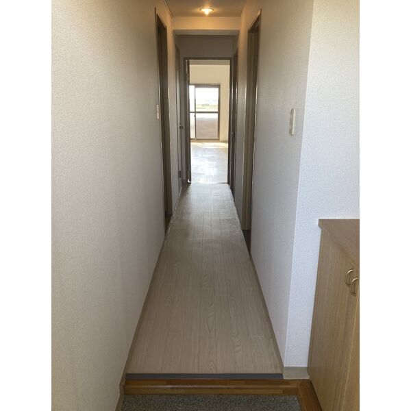玄関　バルコニーがあります