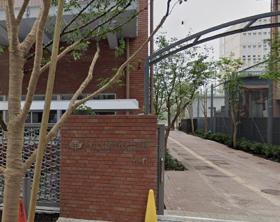 中学校　豊島区立巣鴨北中学校（中学校）まで687m