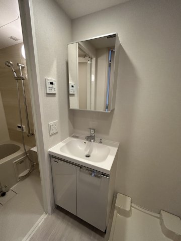 エントランス　落ち着いたエントランスです
