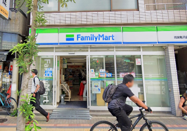 コンビニ　ファミリーマート両国亀沢店（コンビニ）まで804m