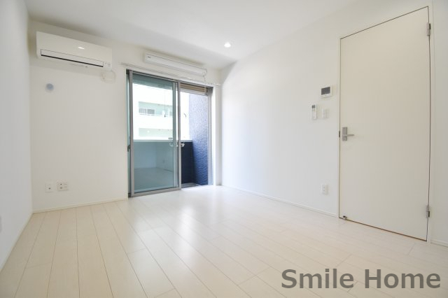 居室・リビング　エアコン付きのお部屋です