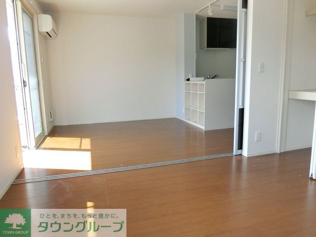 その他部屋・スペース　５．１の洋室よりLDK１０帖
