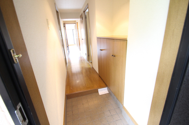 玄関　※他のお部屋のお写真です