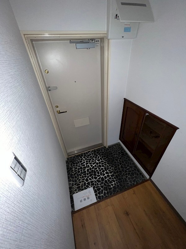 玄関　改装中