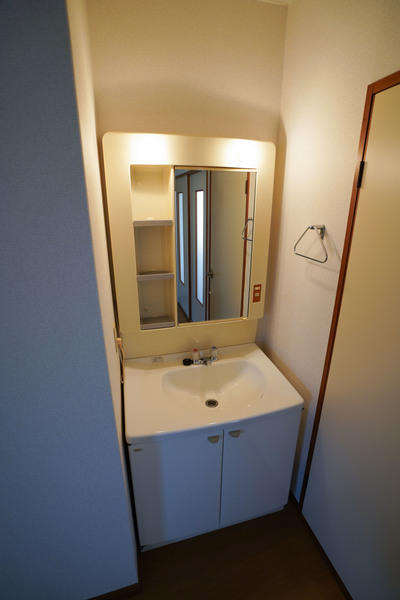 洗面設備　同じ建物の別のお部屋