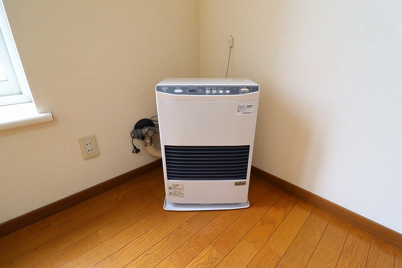 その他設備　灯油ストーブで経済的です♪