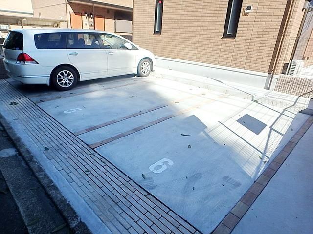 エントランス　★敷地内駐車場★