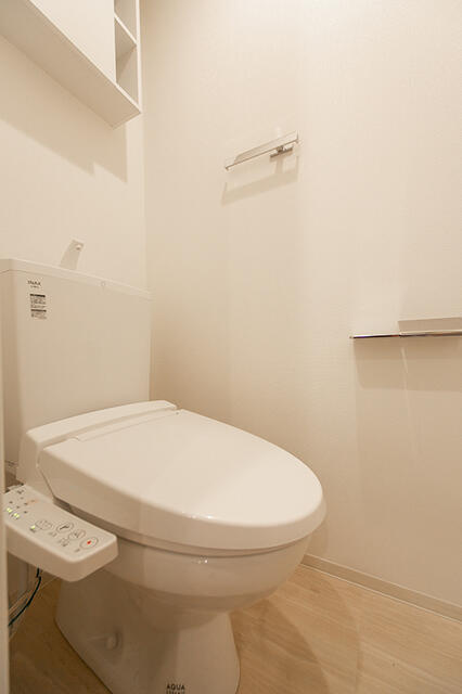 トイレ　※写真は同タイプ住戸です。