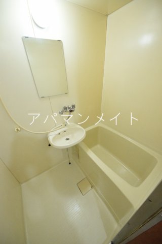 バス・シャワールーム　こちらで疲れを癒してください