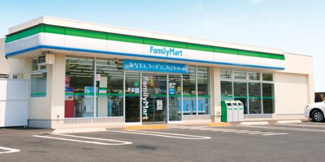 コンビニ　ファミリーマート横浜菊名店（コンビニ）まで334m