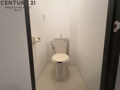 トイレ　シンプルで掃除のしやすいトイレです♪
