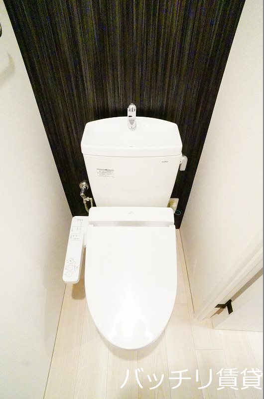 トイレ　＊画像は別部屋の為イメージ、現状優先致します