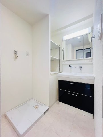 洗面設備　同マンション別部屋：参考写真