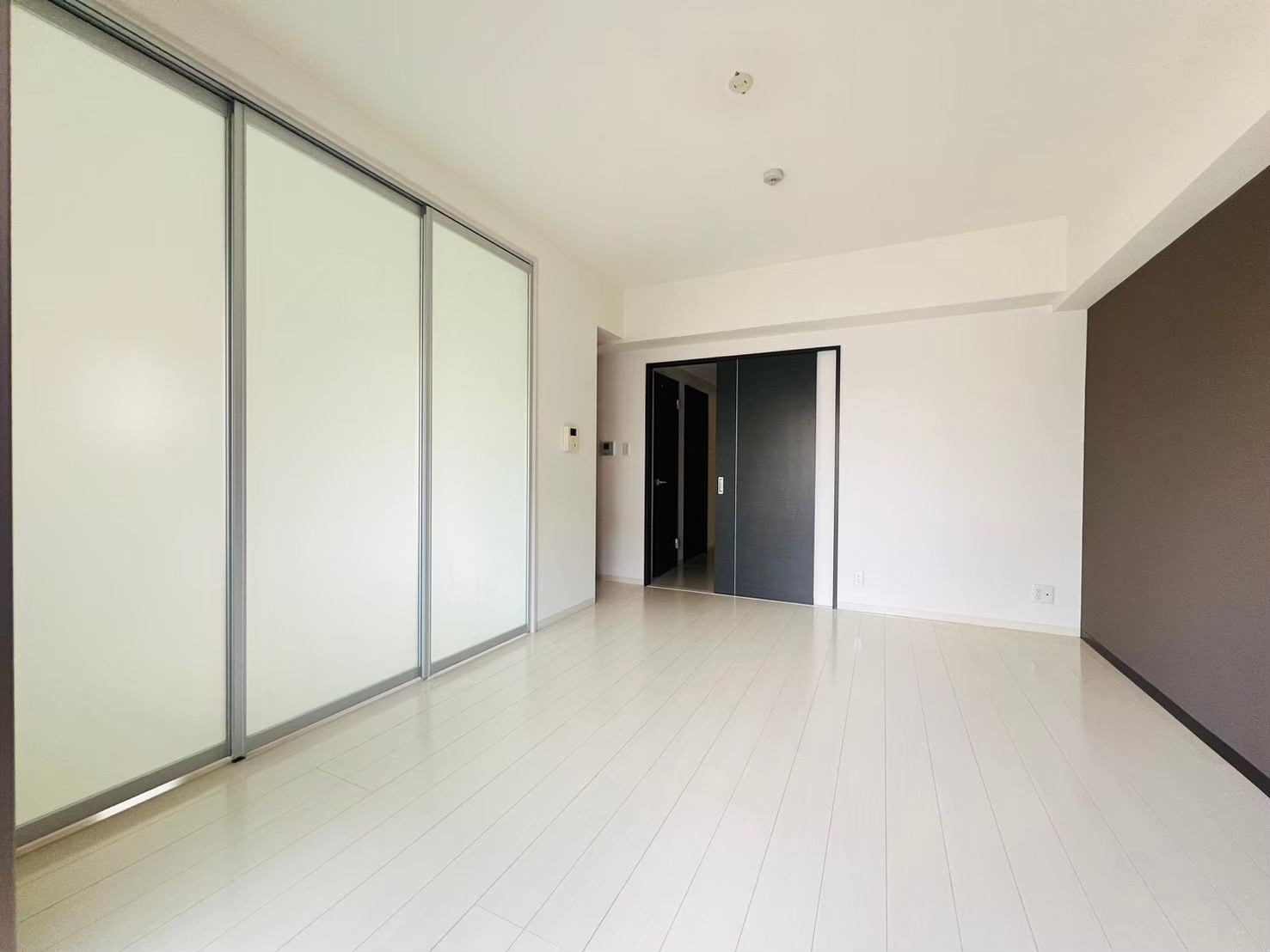 居室・リビング　同マンション別部屋：参考写真