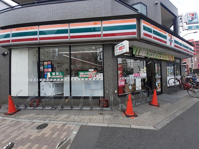 コンビニ　セブンイレブン（コンビニ）まで272m